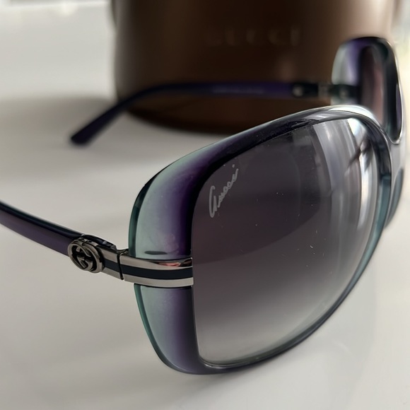 Authentic Gucci sunglasses with leather case. Navy blue/purple frame. - Picture 4 of 5